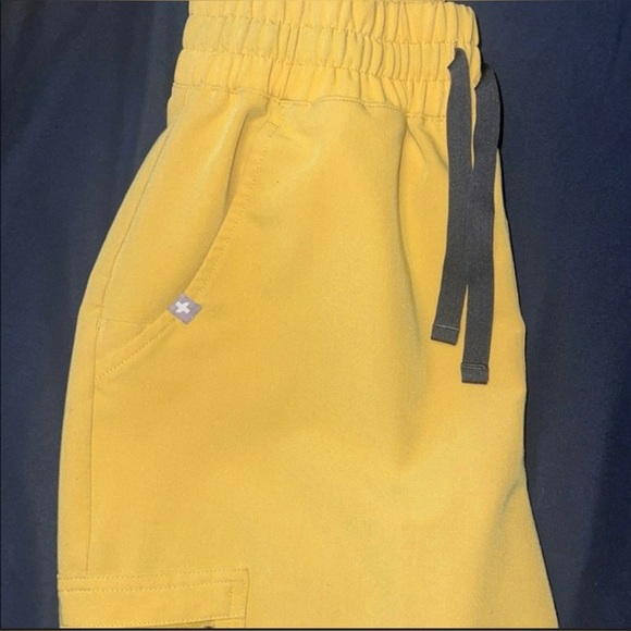 Figs Women’s RARE FIND Mustard Yellow Scrub Set. XS. - Picture 10 of 10